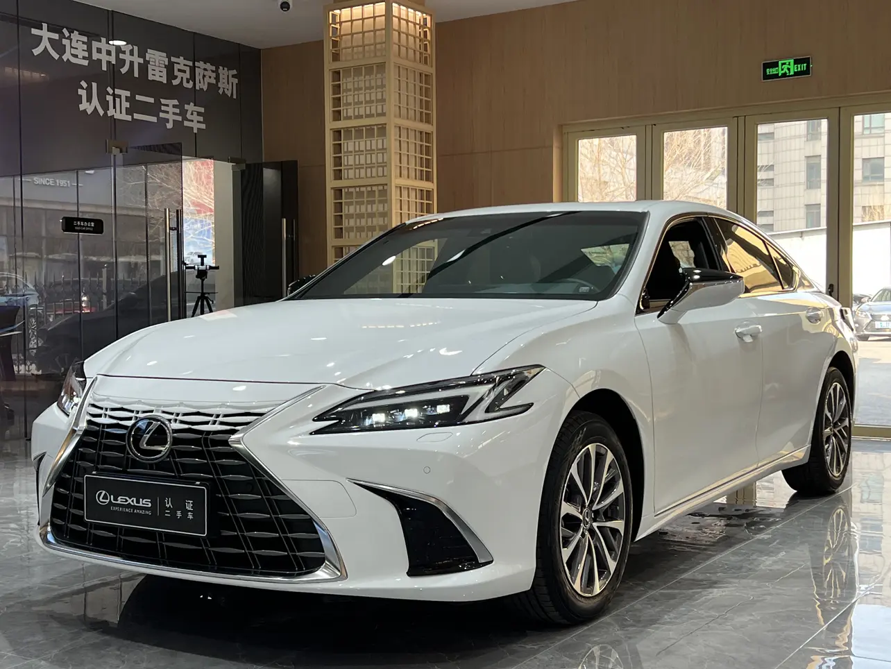 Lexus ES