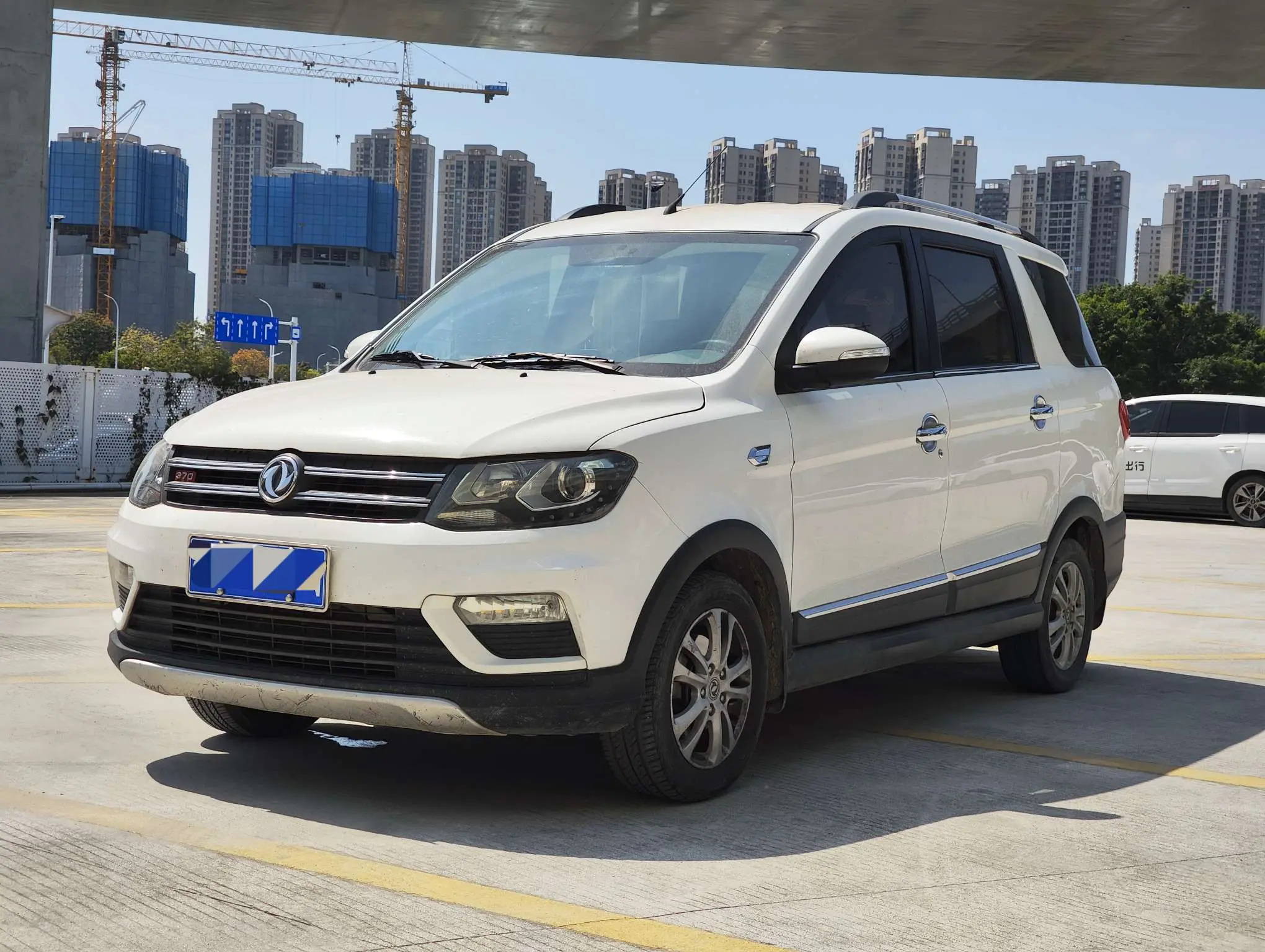 Dongfeng Fengon 370
