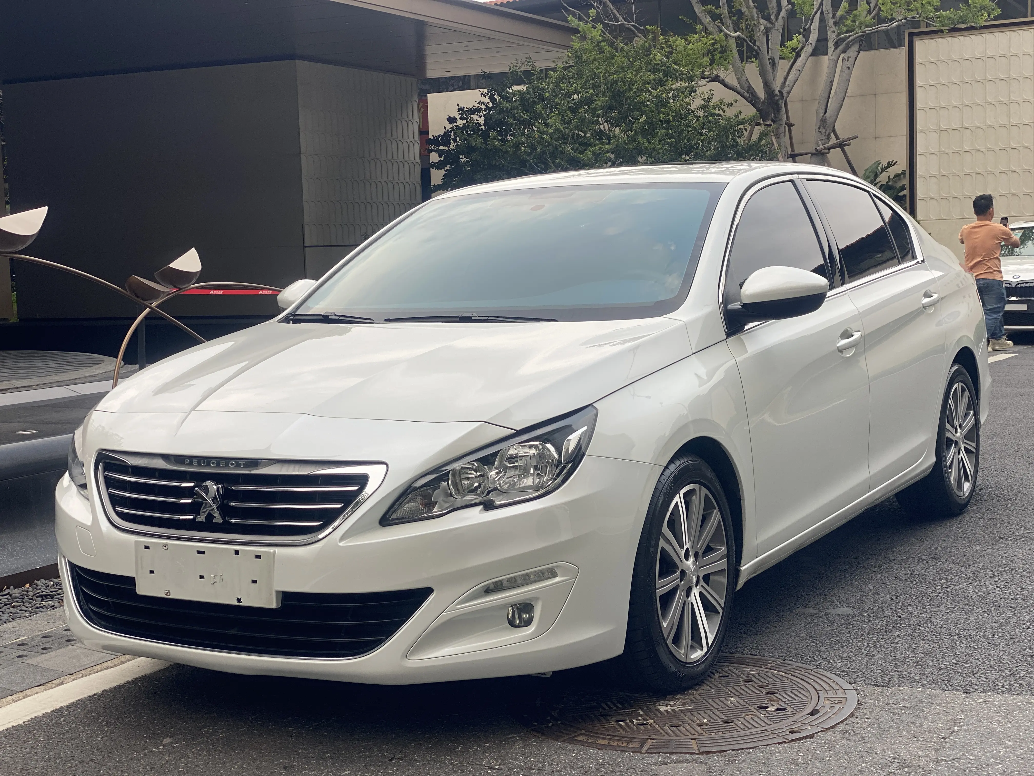 Peugeot 408