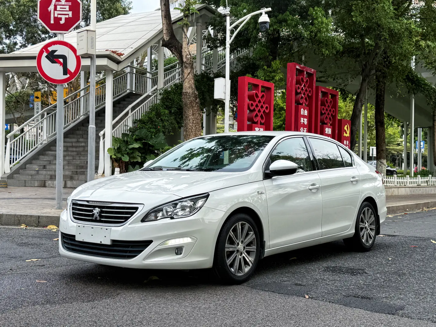 Peugeot 408