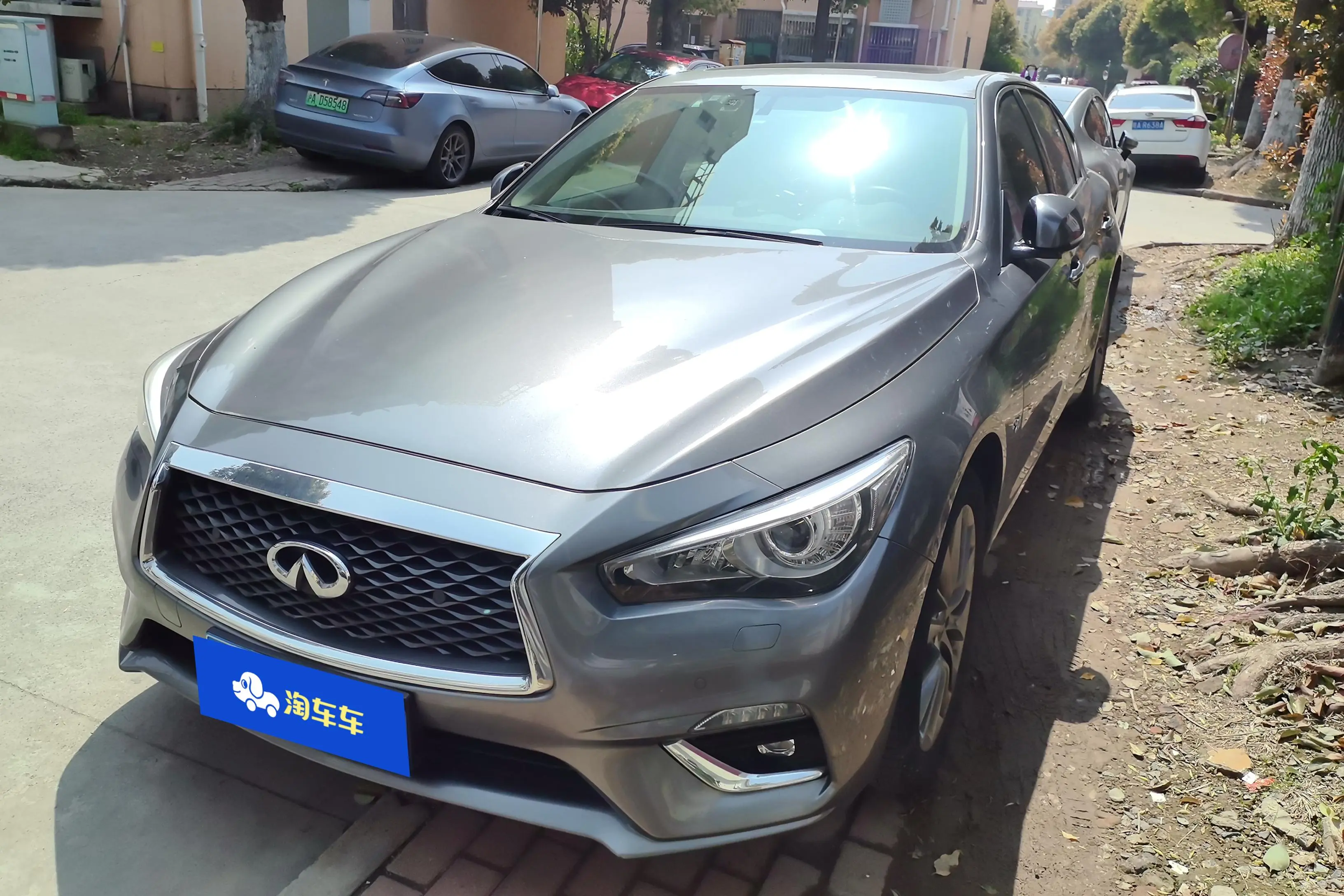 Infiniti Q50L