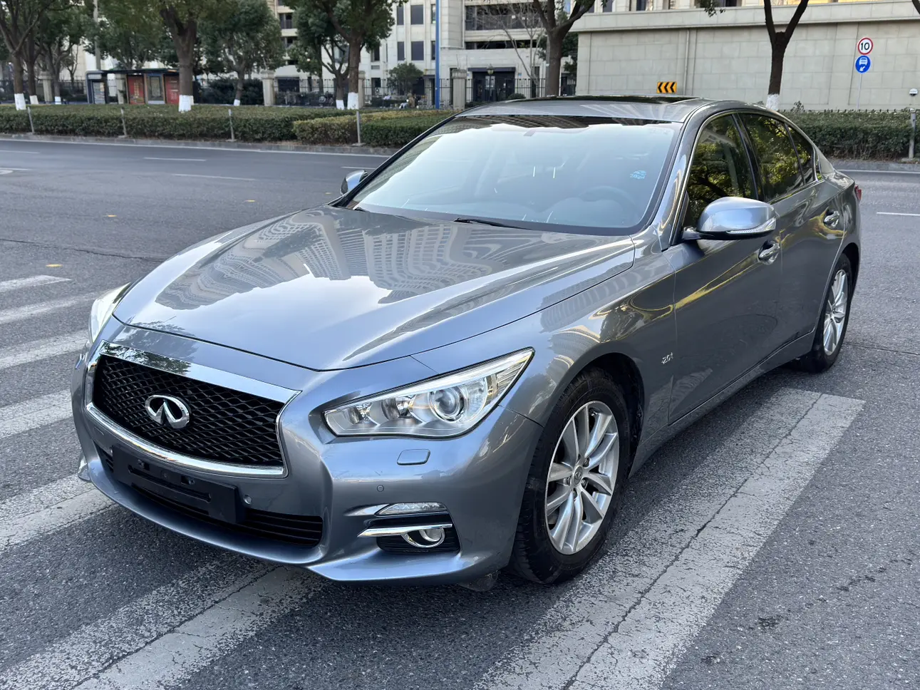 Infiniti Q50L