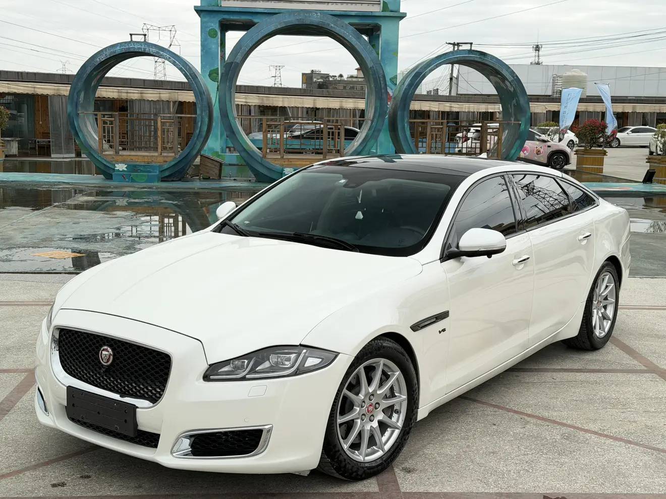 Jaguar XJ