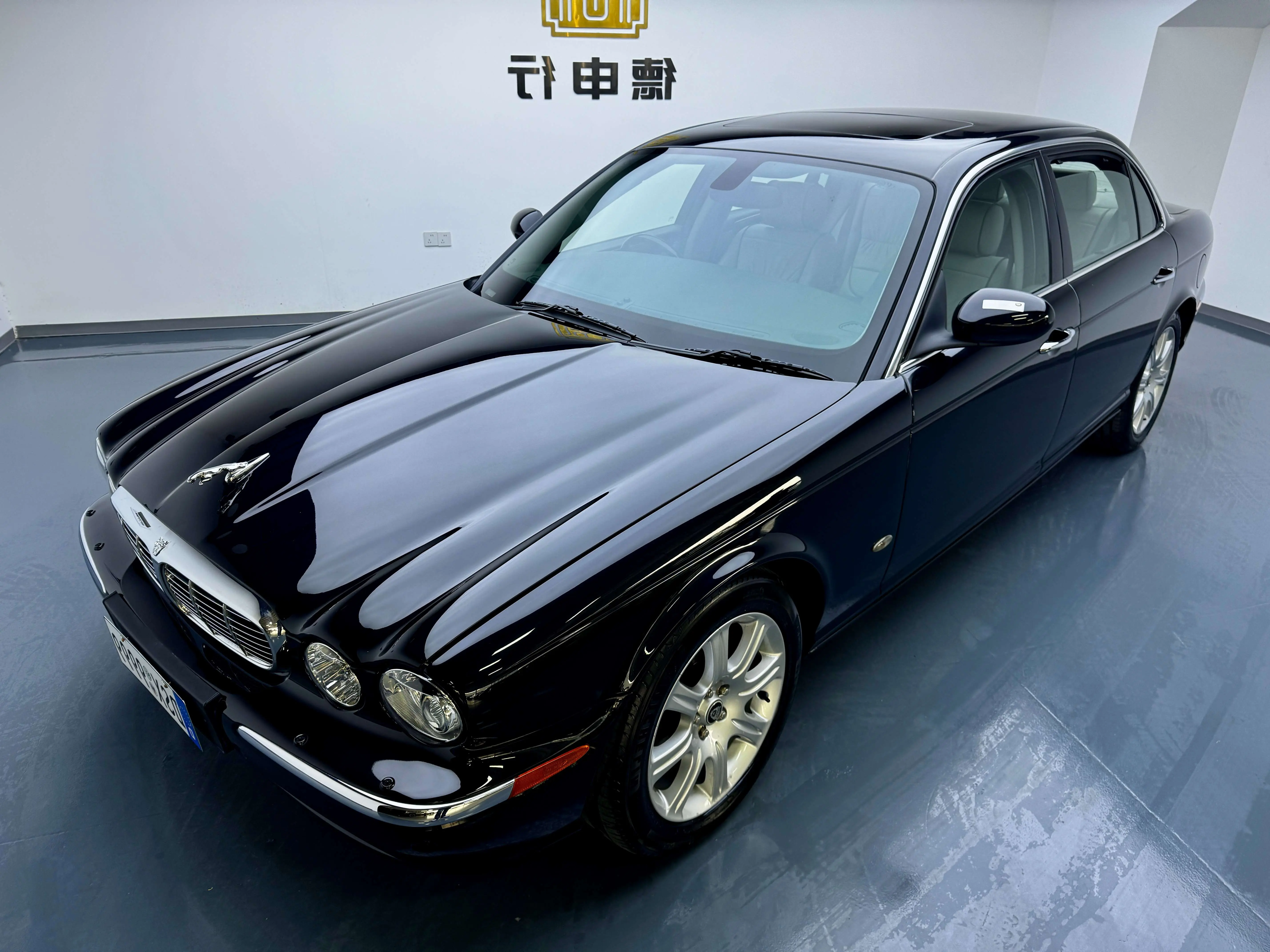 Jaguar XJ