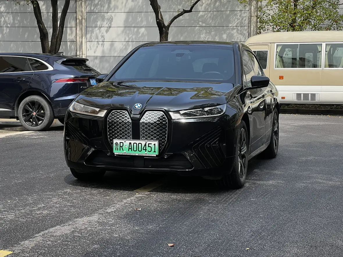 BMW iX