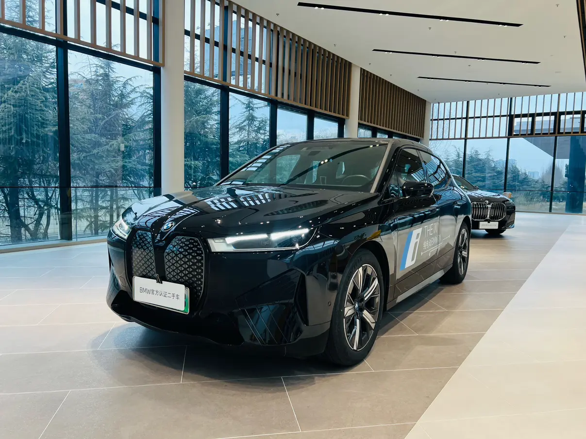 BMW iX