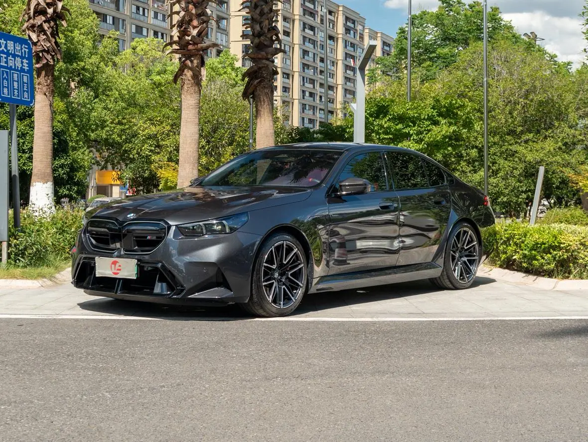 BMW M5 PHEV