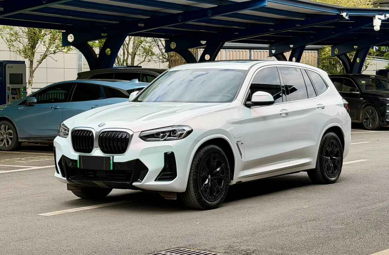 BMW iX3