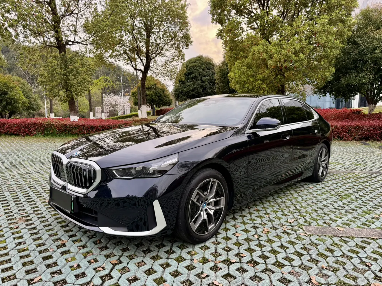 BMW i5