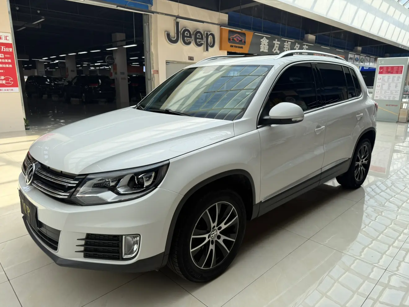 Volkswagen Tiguan (Tharu)