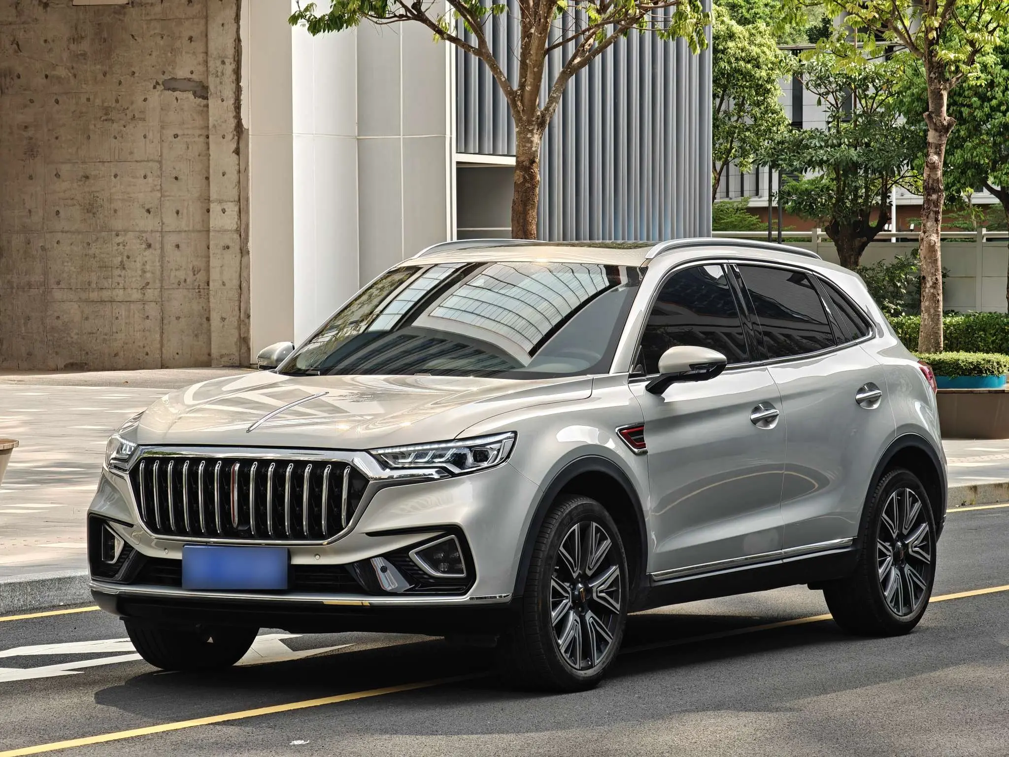 Hongqi HS5