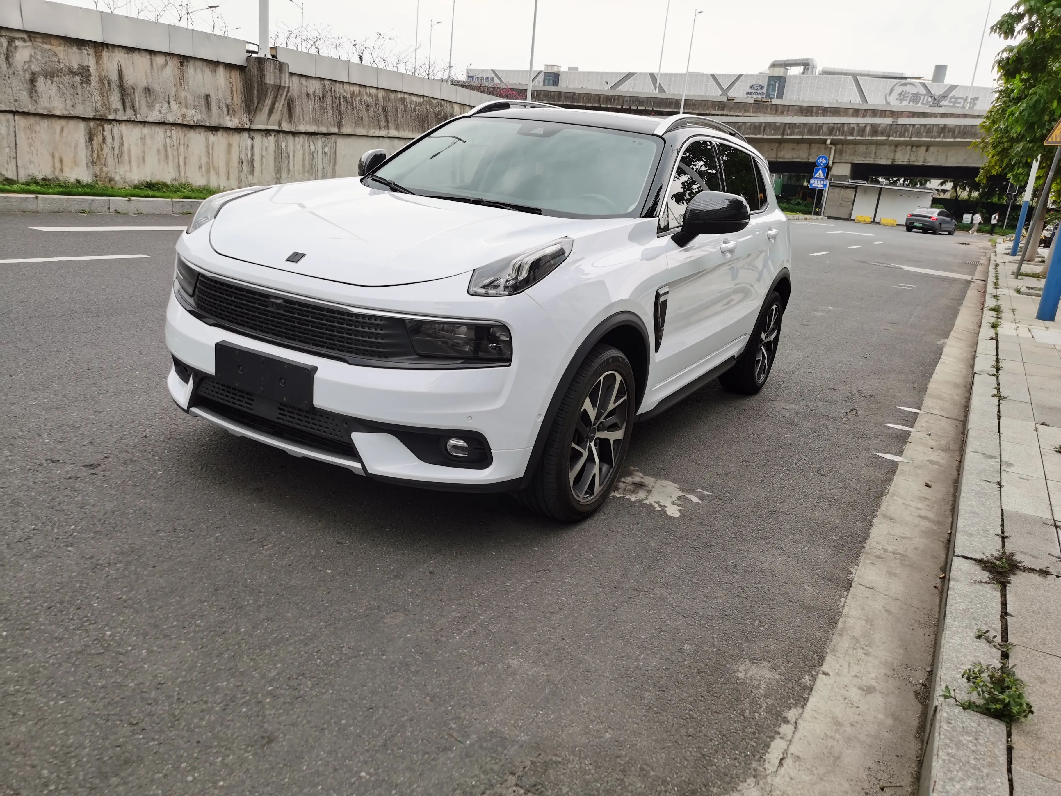 Lynk & Co 01