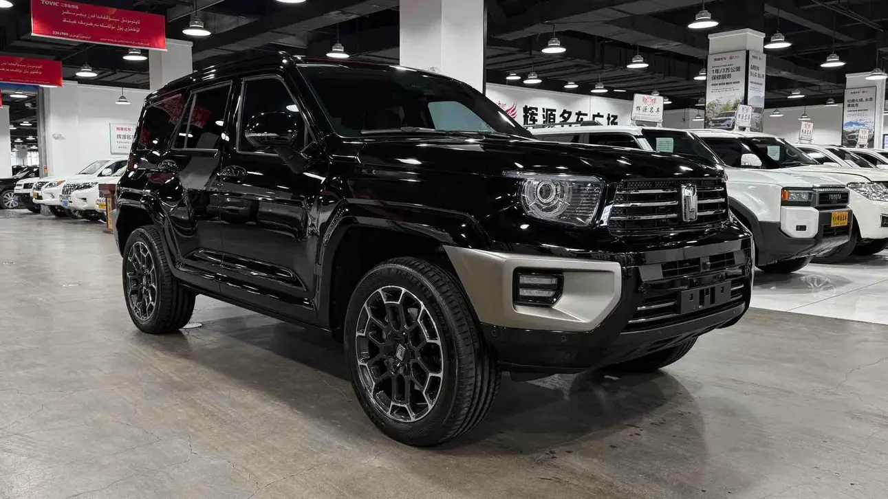 Tank 700Hi4-T