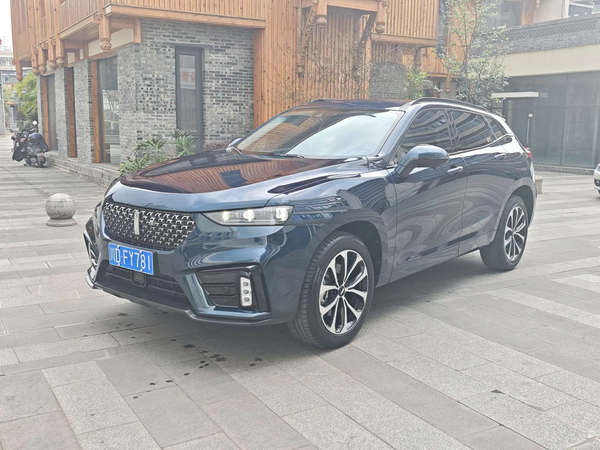 Wey Wei brand VV7