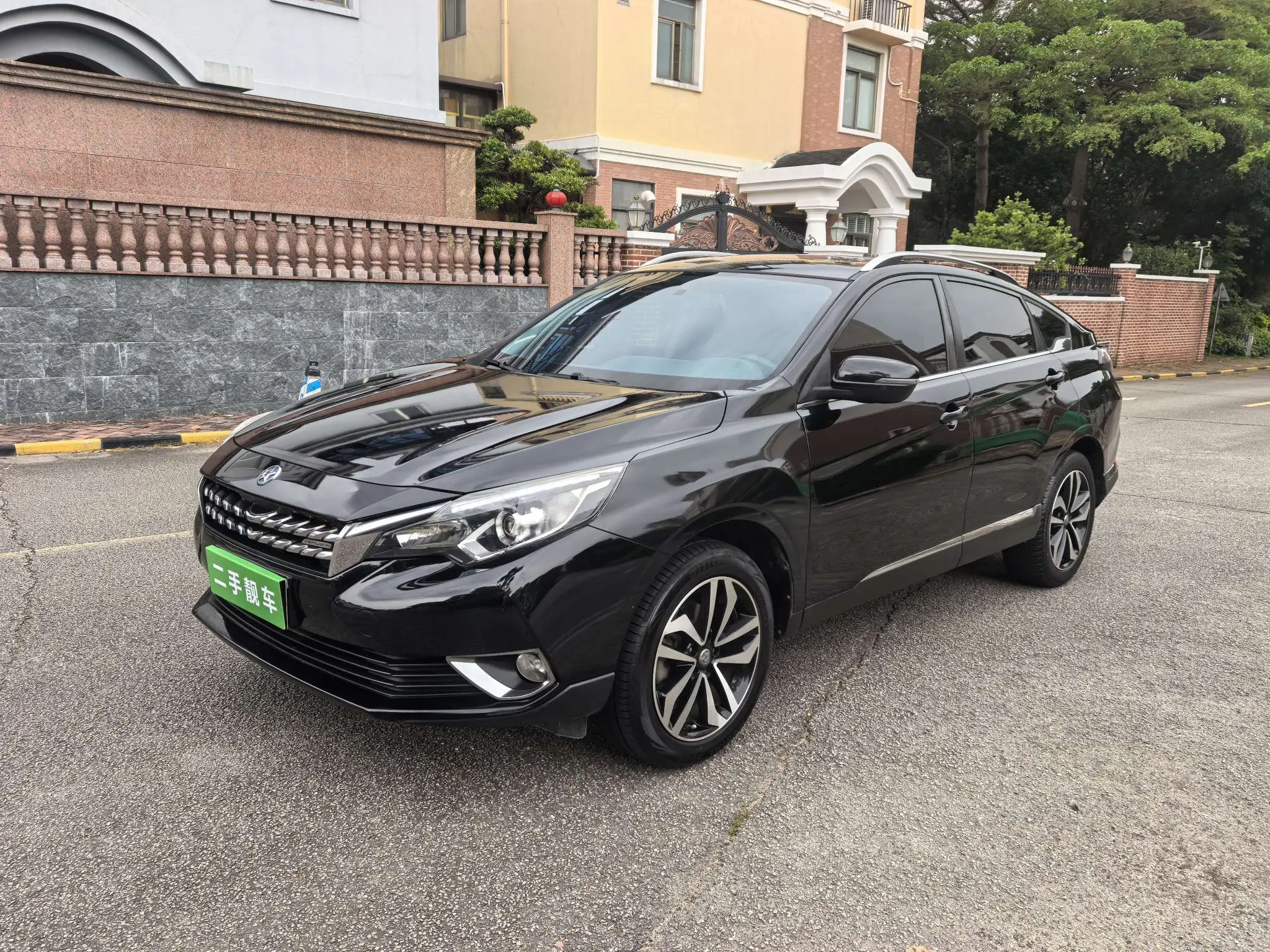 Kai Chen Venucia T90