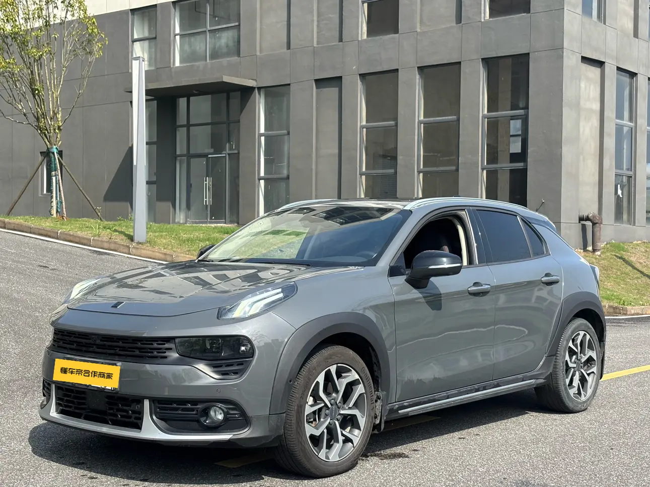 Lynk & Co 02