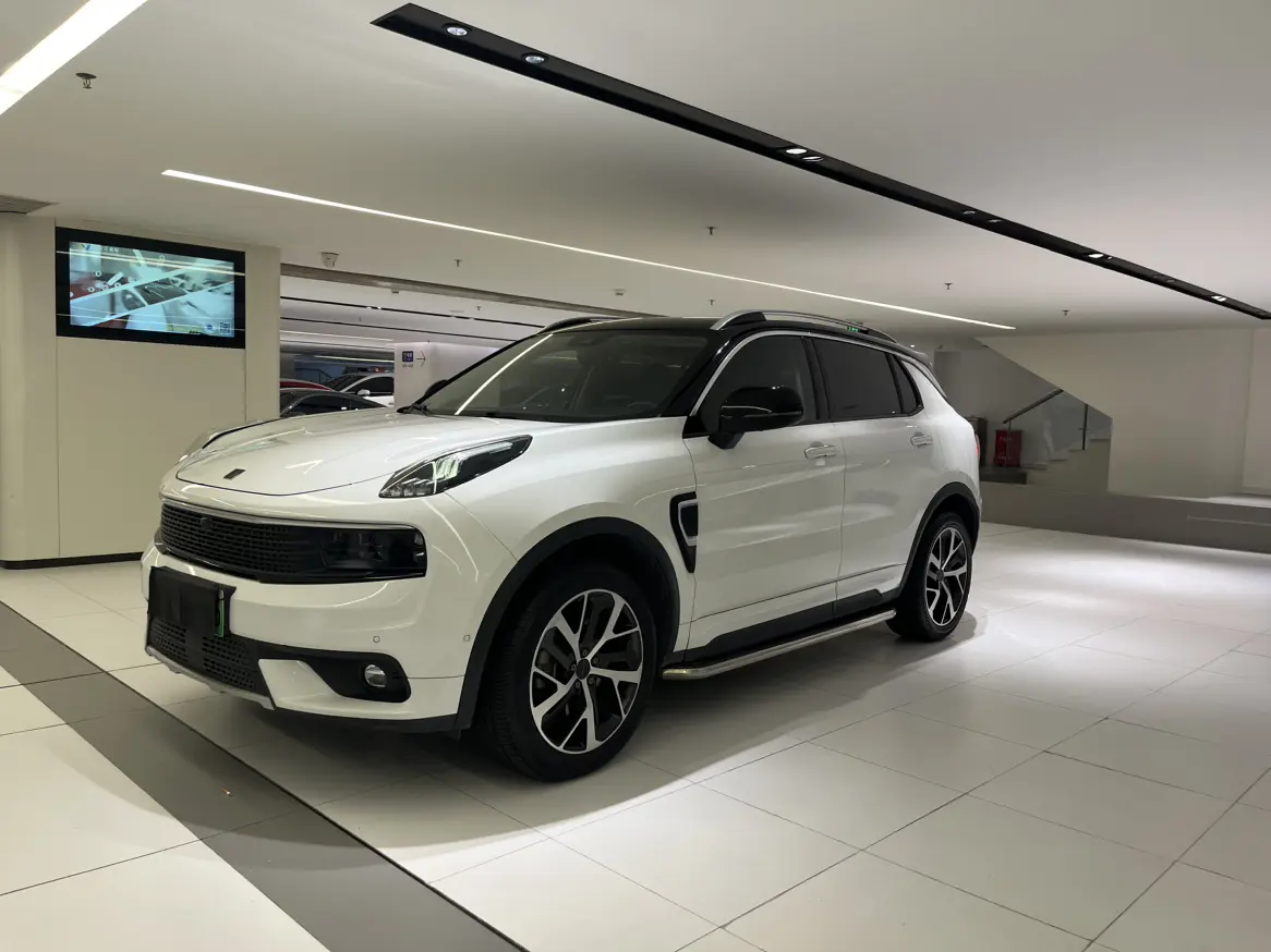 Lynk & Co 01 EM-P