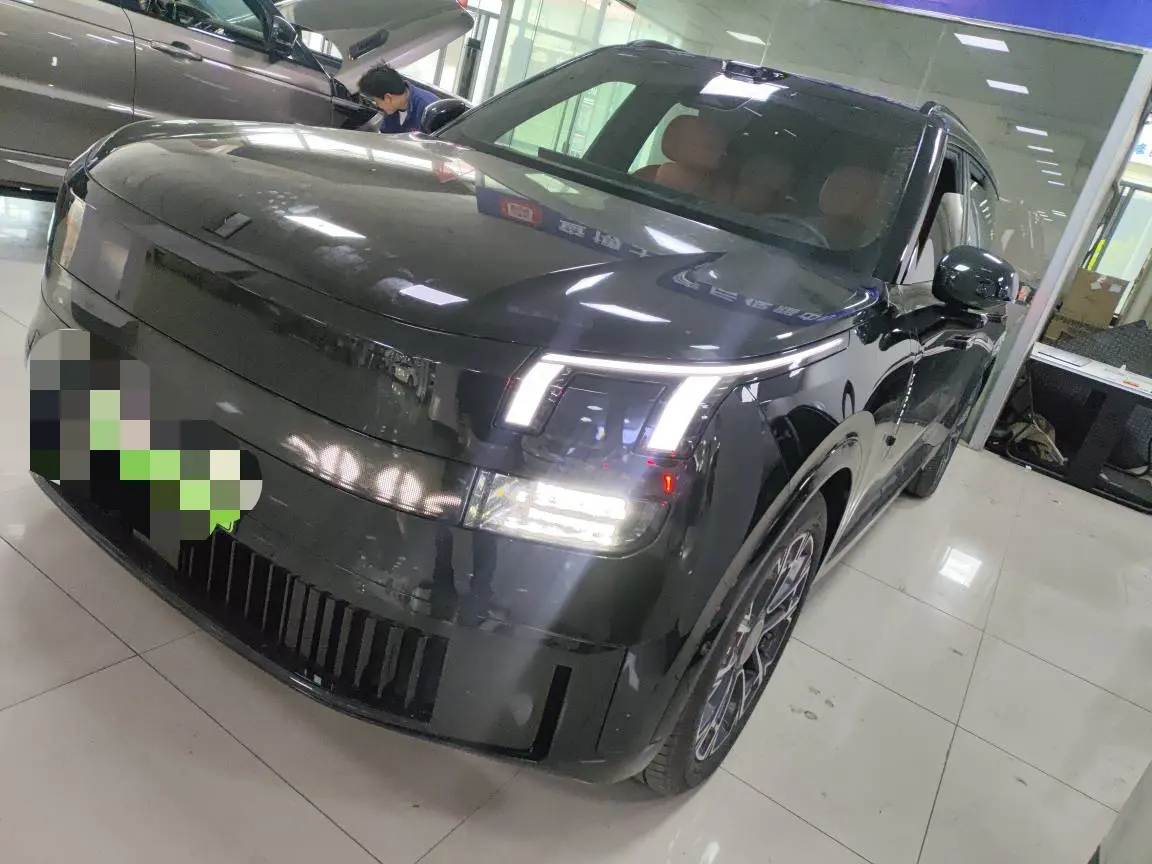 Lynk & Co 900