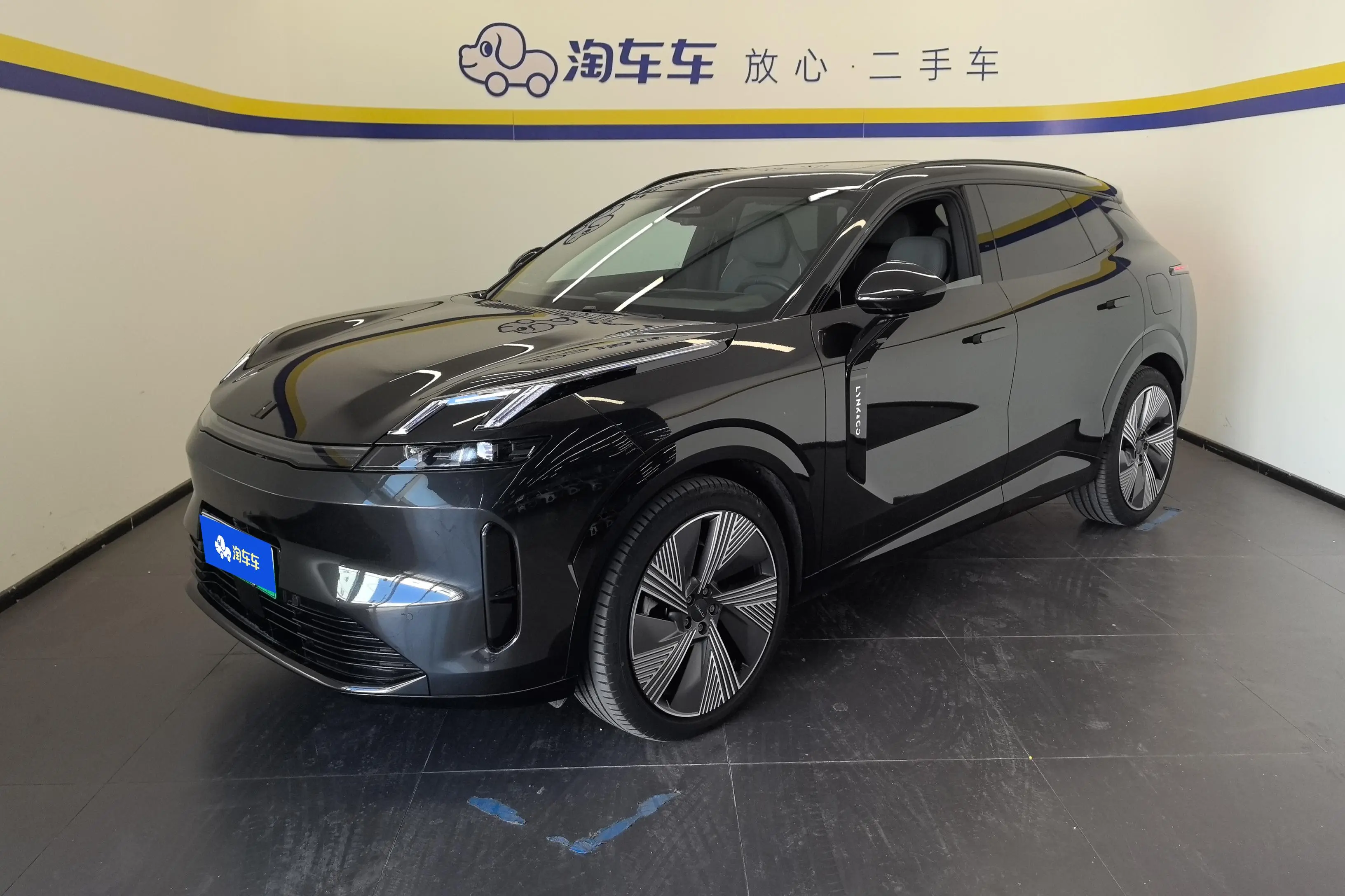 Lynk & Co 08 EM-P