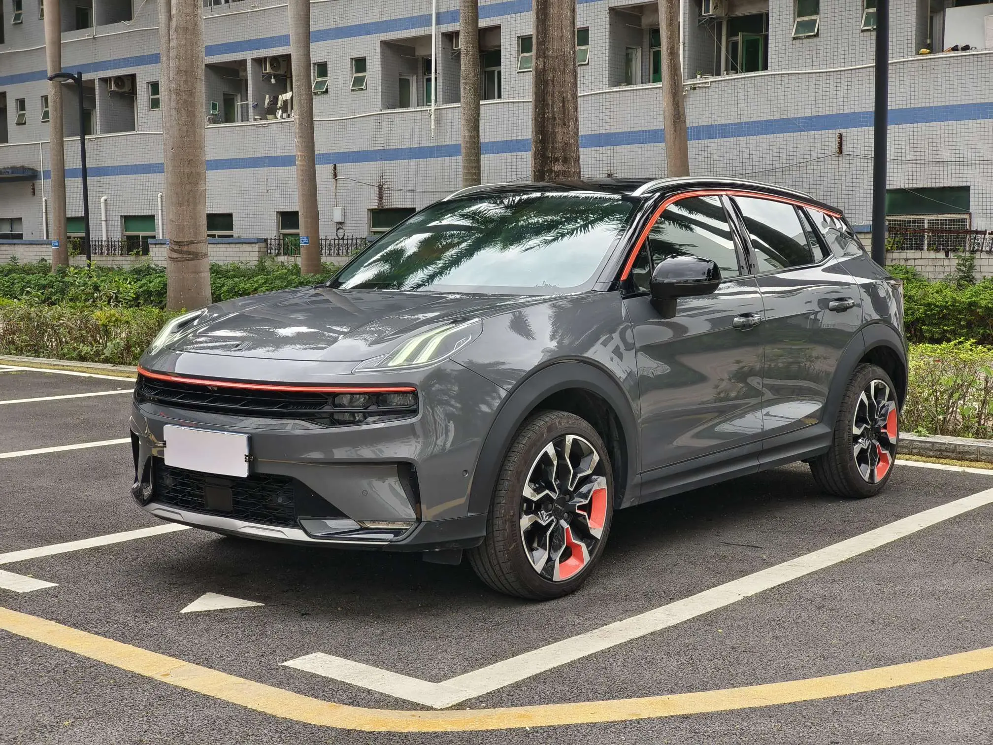 Lynk & Co 06