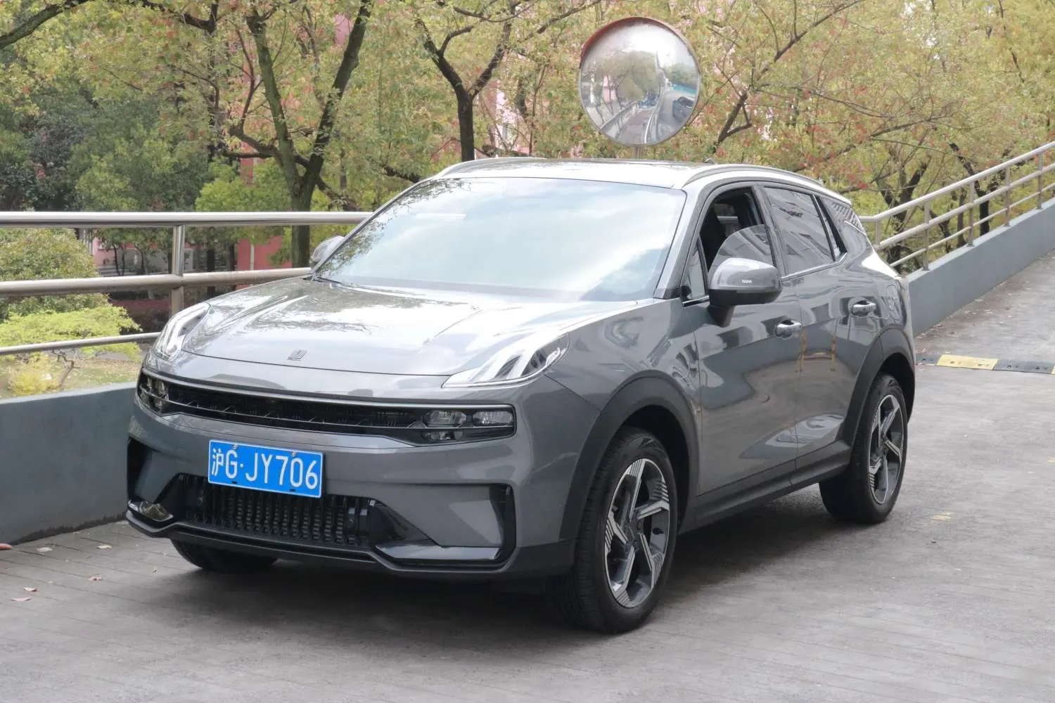 Lynk & Co 06