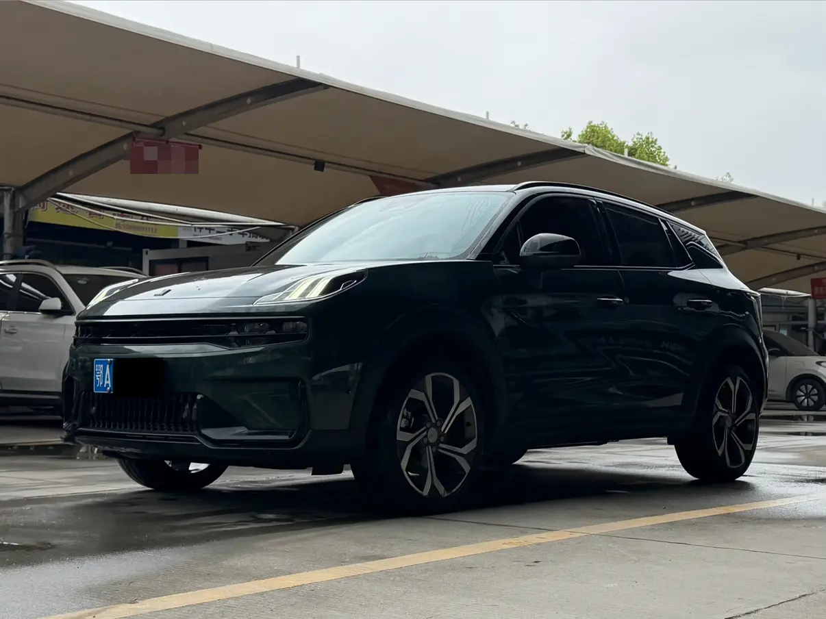 Lynk & Co 06