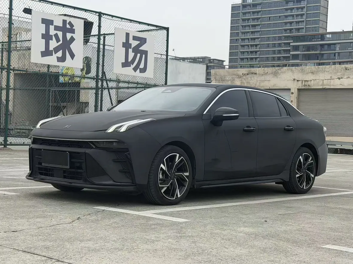 Lynk & Co 03