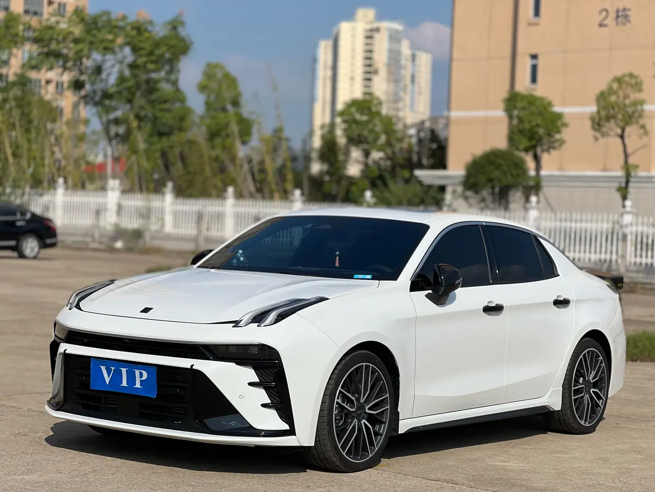 Lynk & Co 03