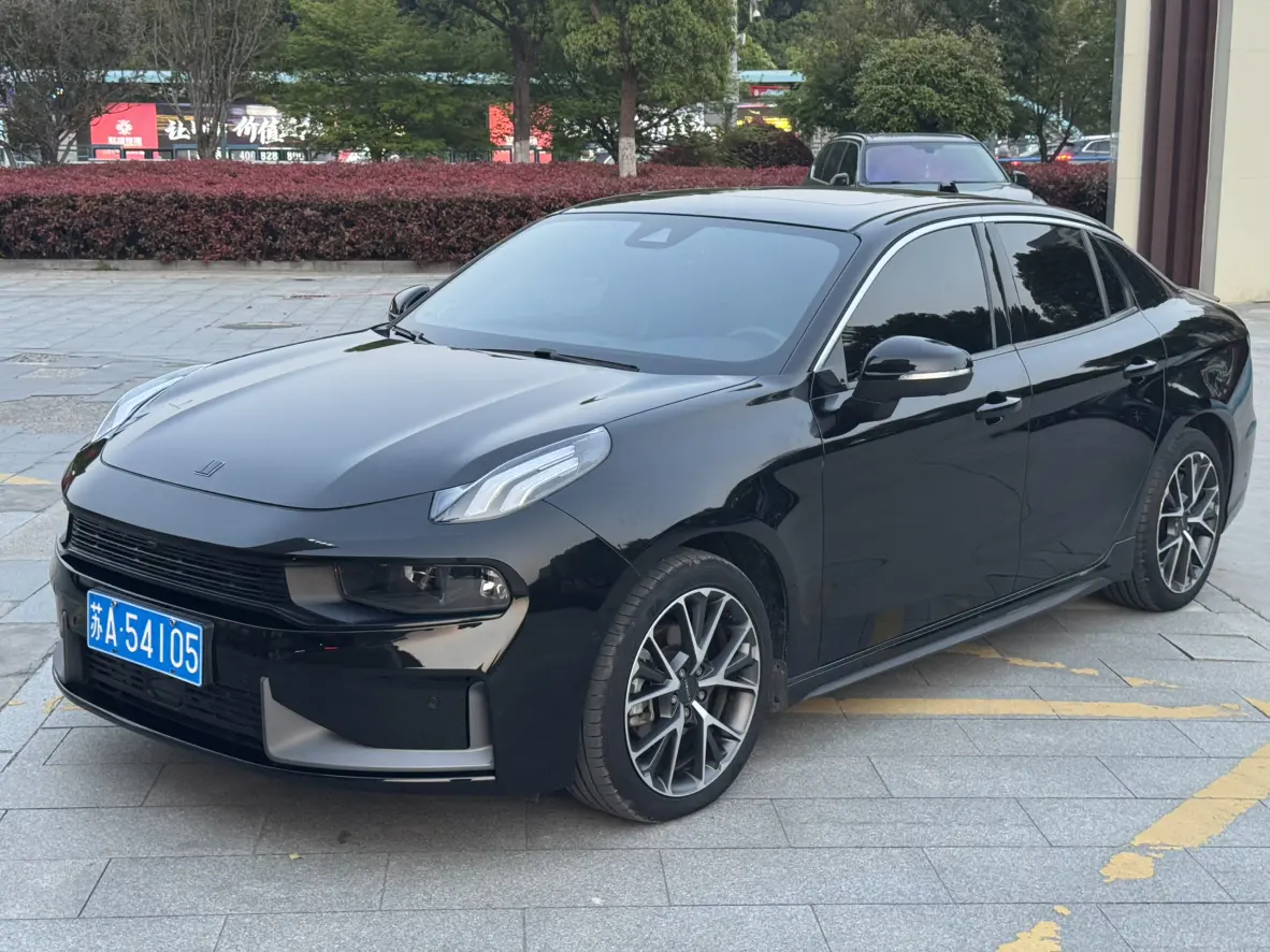 Lynk & Co 03