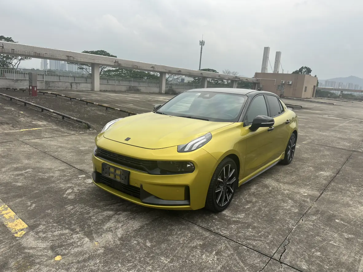 Lynk & Co 03
