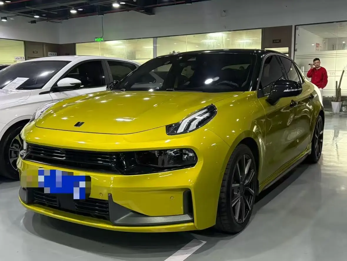 Lynk & Co 03