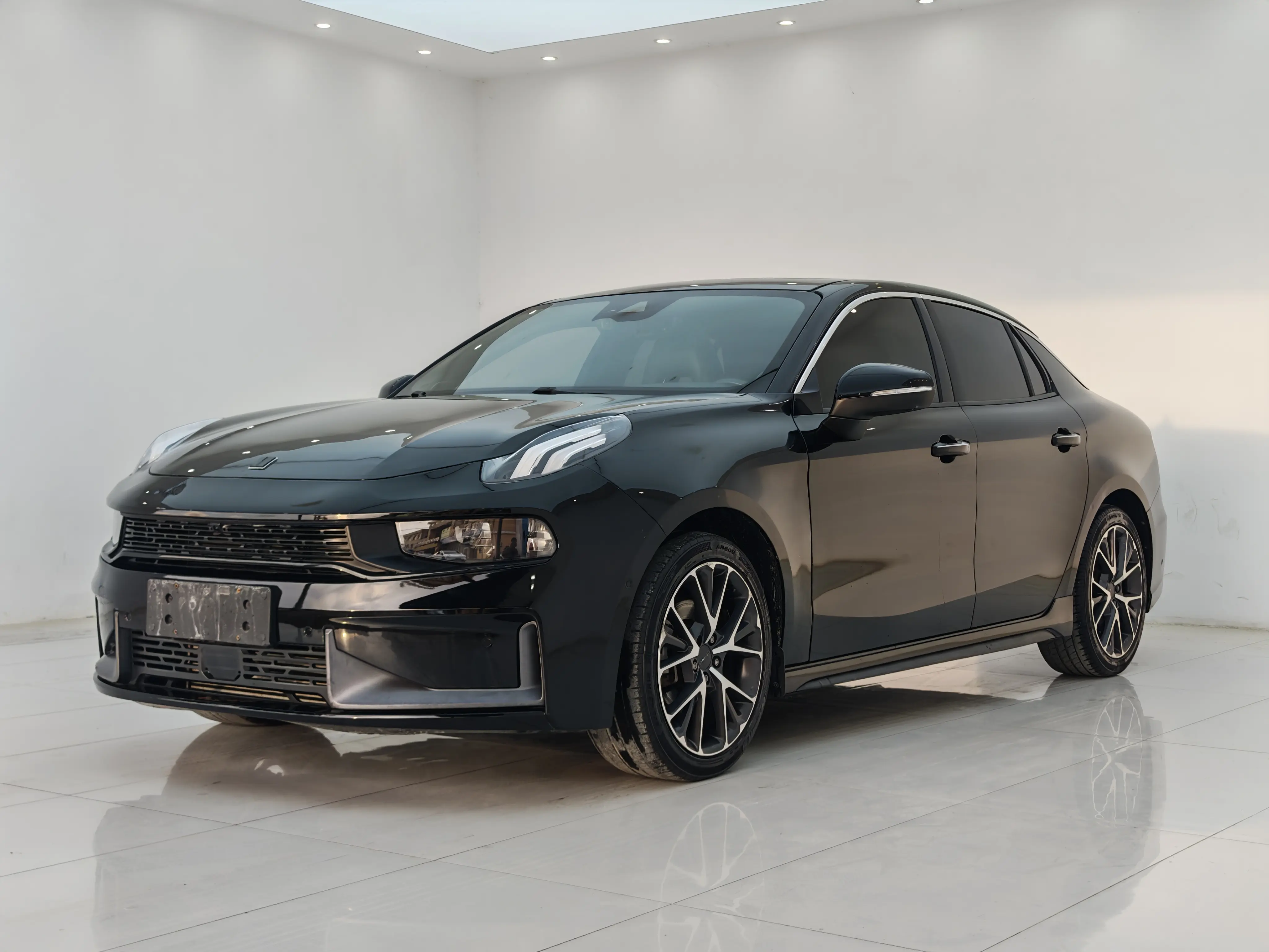 Lynk & Co 03