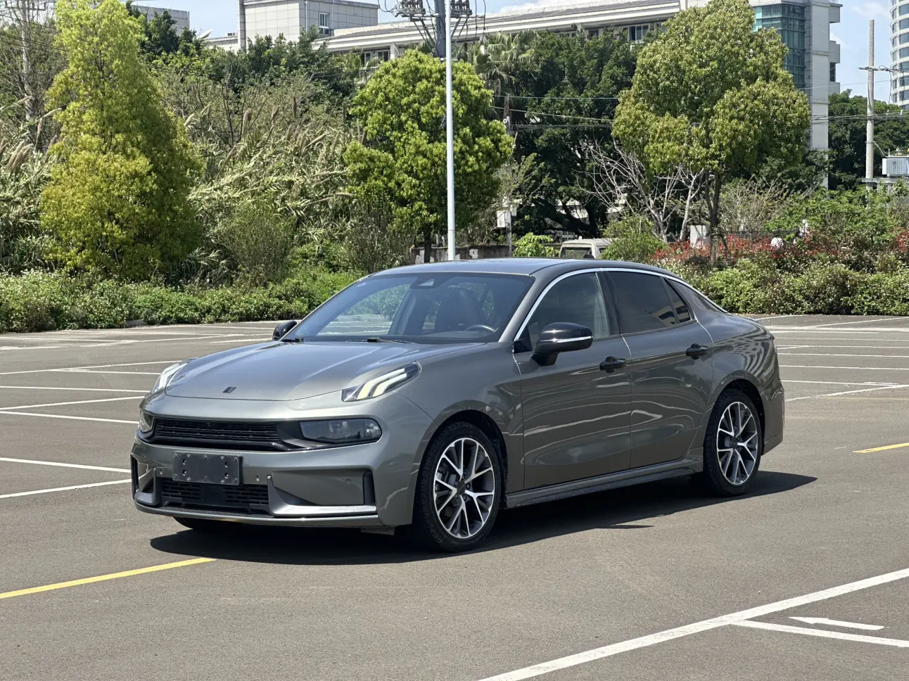 Lynk & Co 03