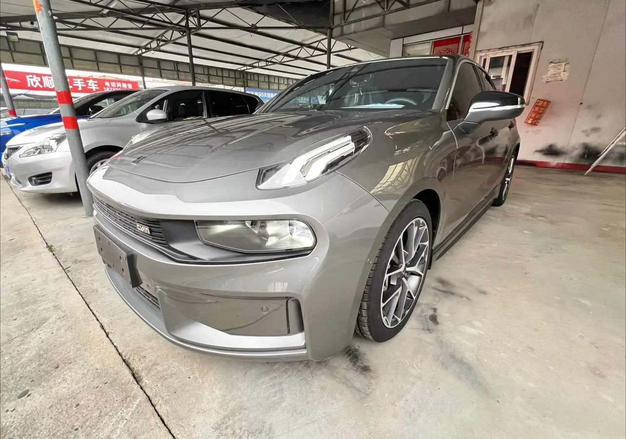 Lynk & Co 03