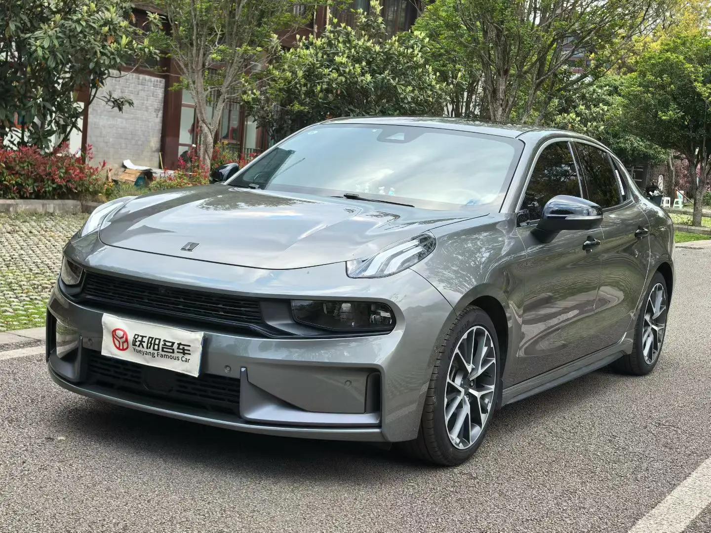 Lynk & Co 03