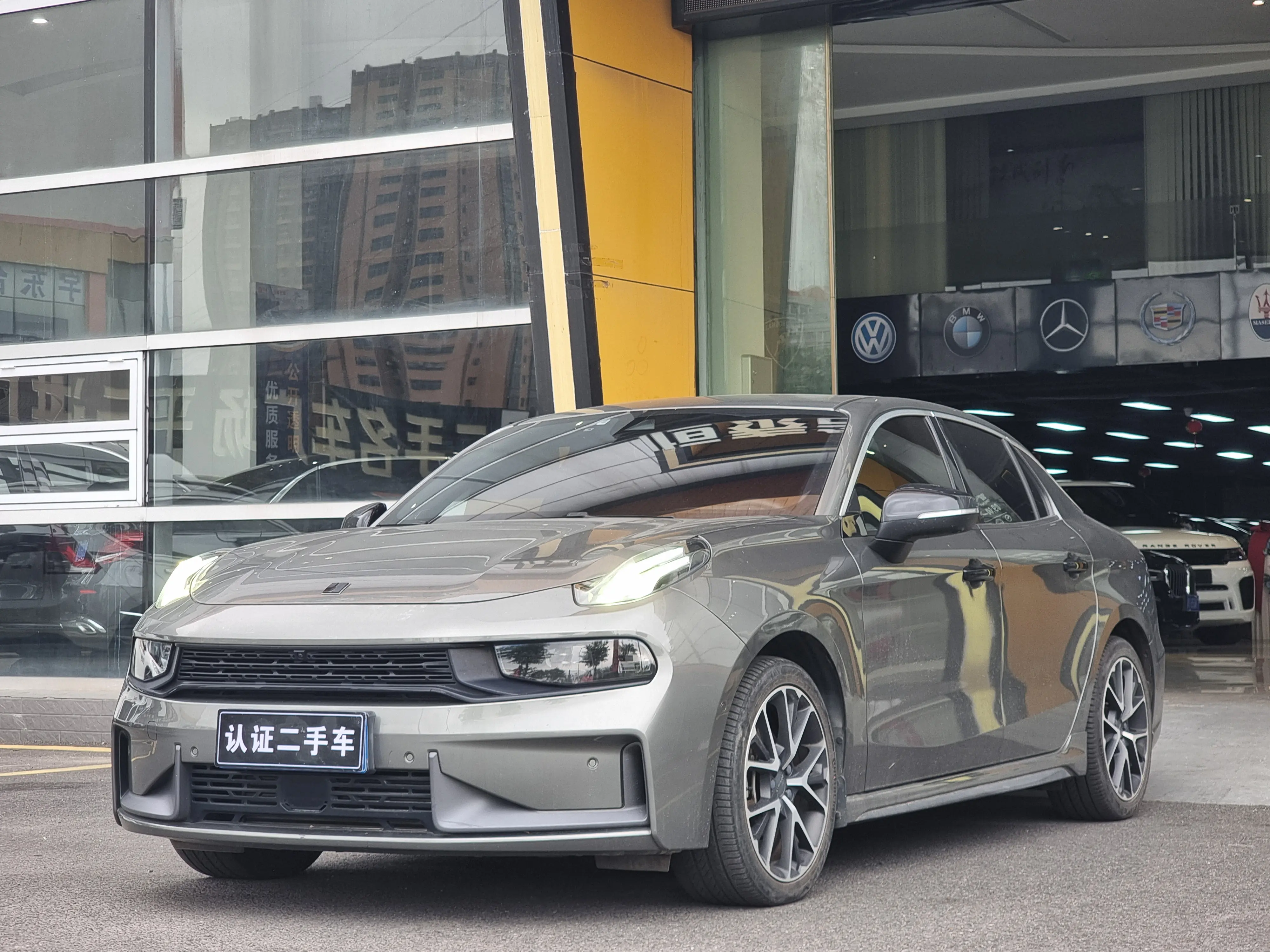 Lynk & Co 03