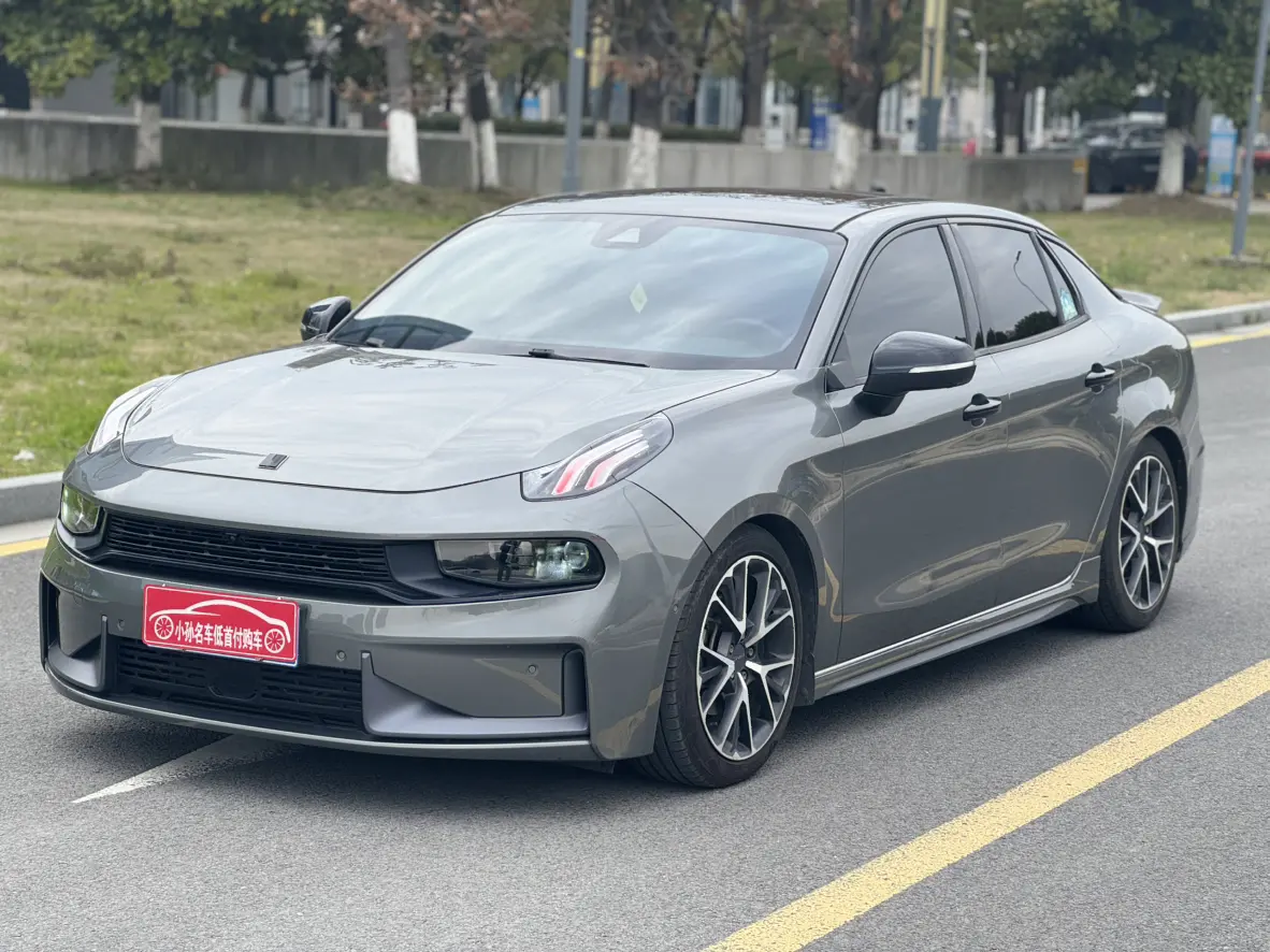 Lynk & Co 03