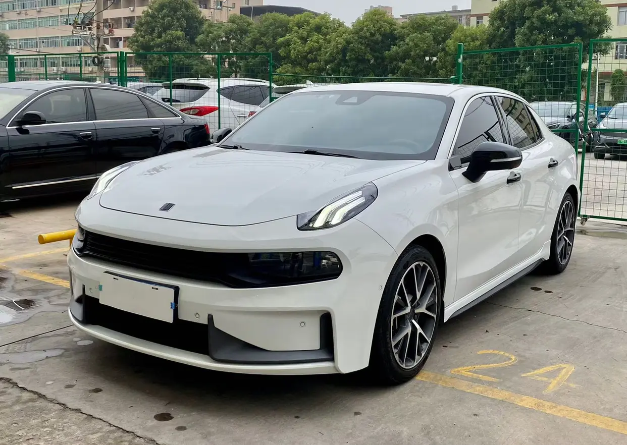Lynk & Co 03