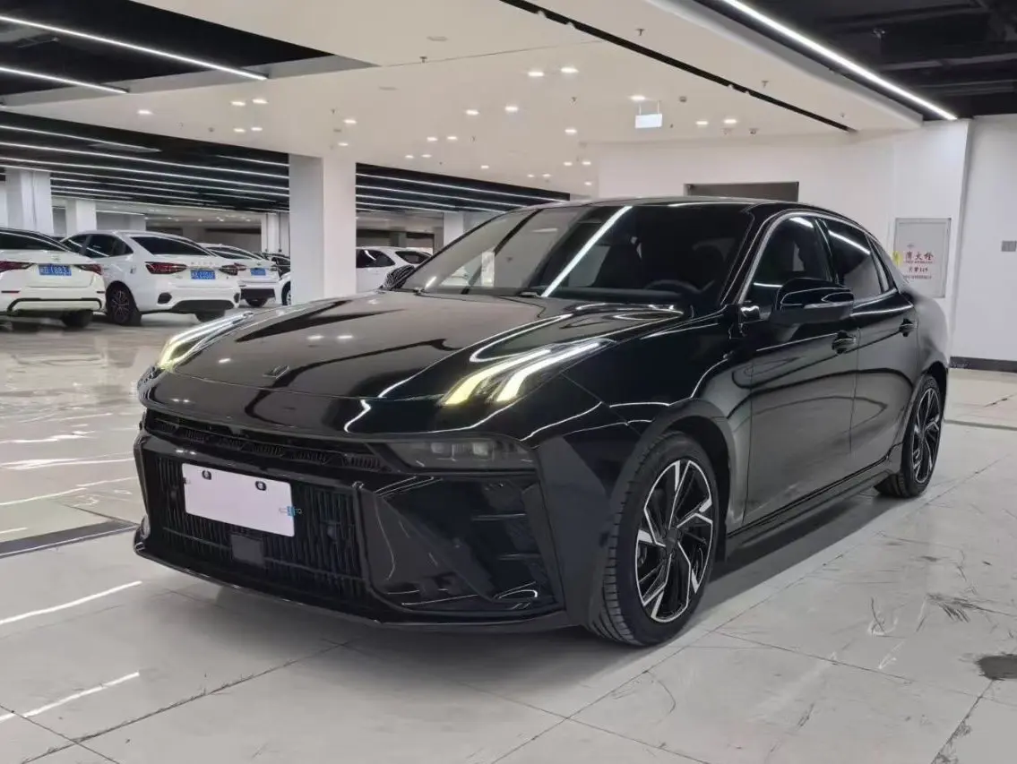 Lynk & Co 03