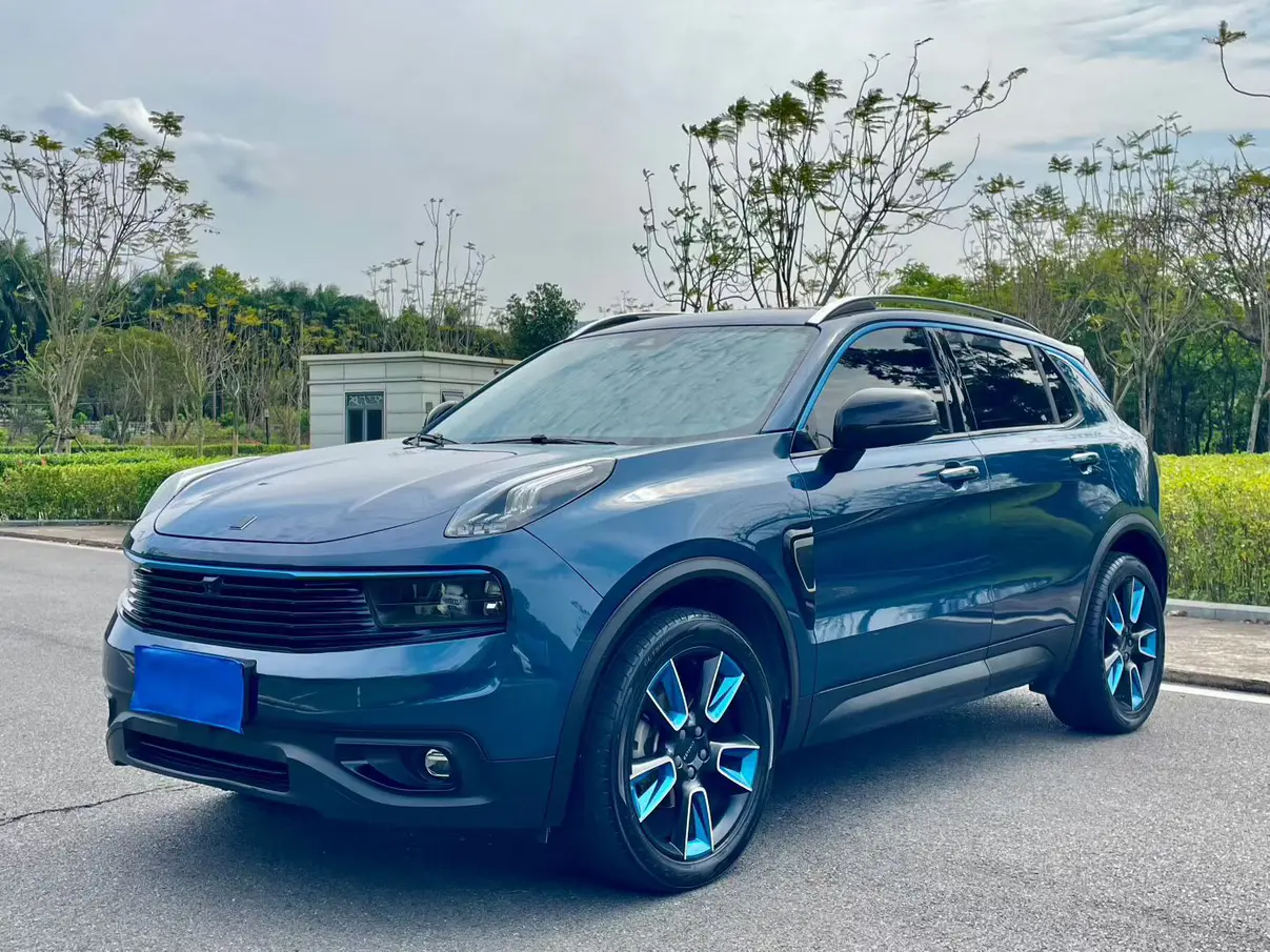 Lynk & Co 01