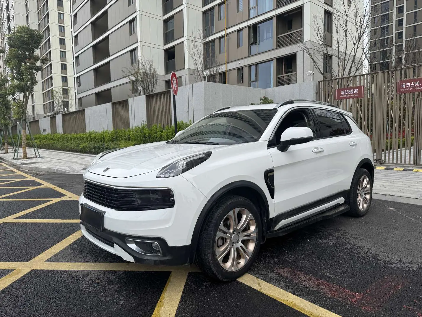 Lynk & Co 01