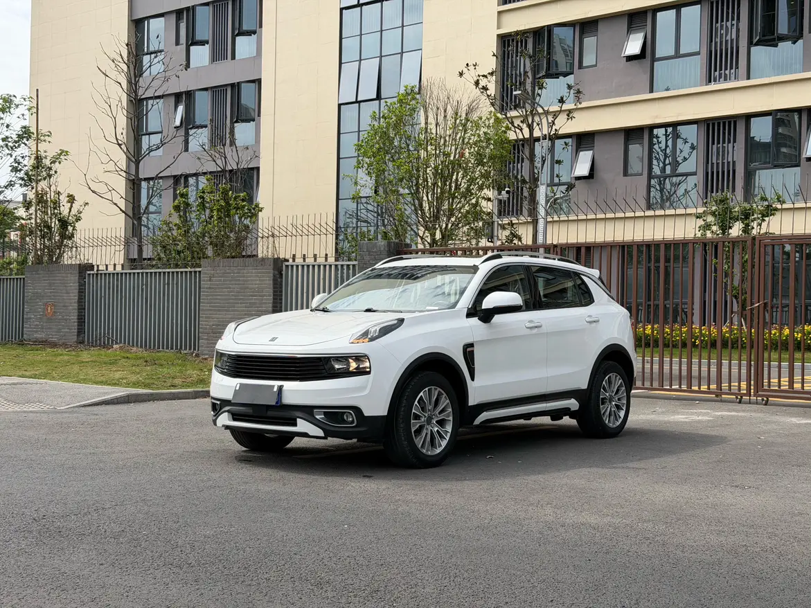 Lynk & Co 01