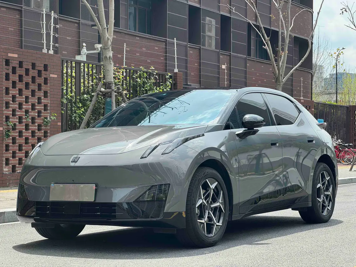 Lynk & Co Z20