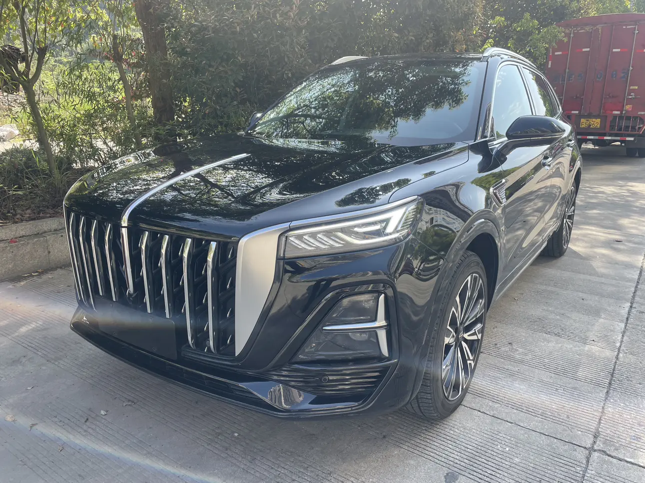 Hongqi HS5