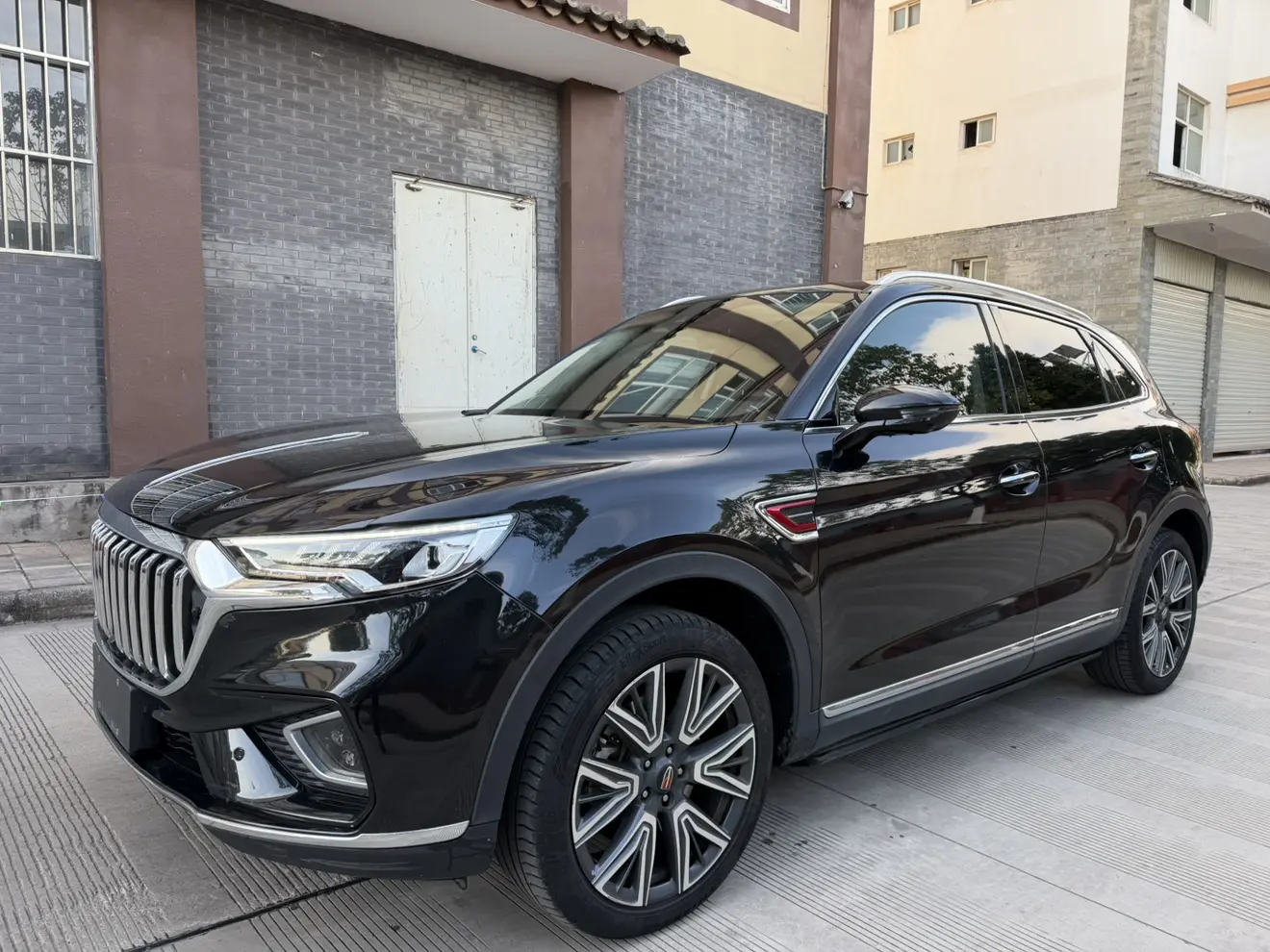 Hongqi HS5