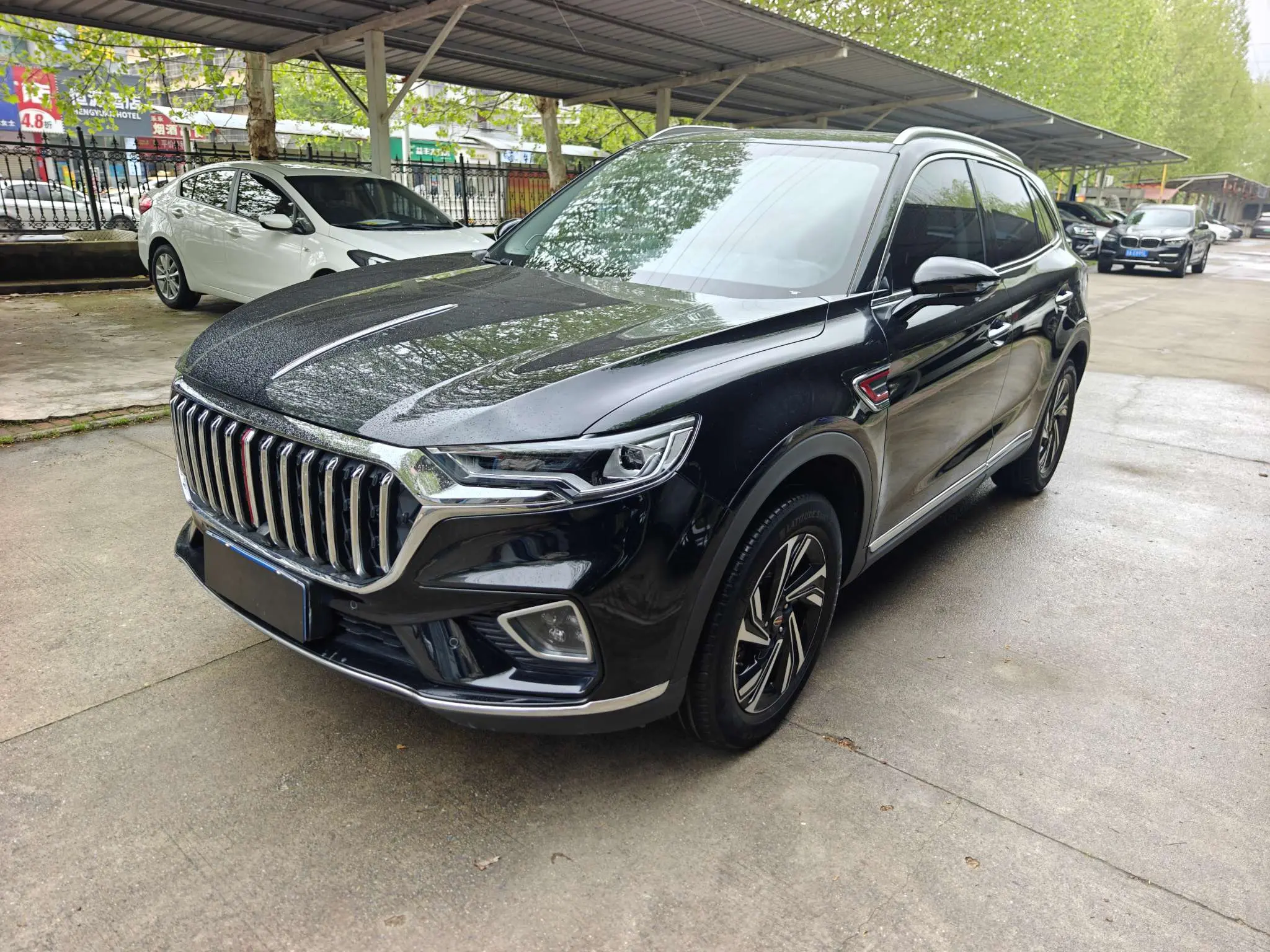 Hongqi HS5