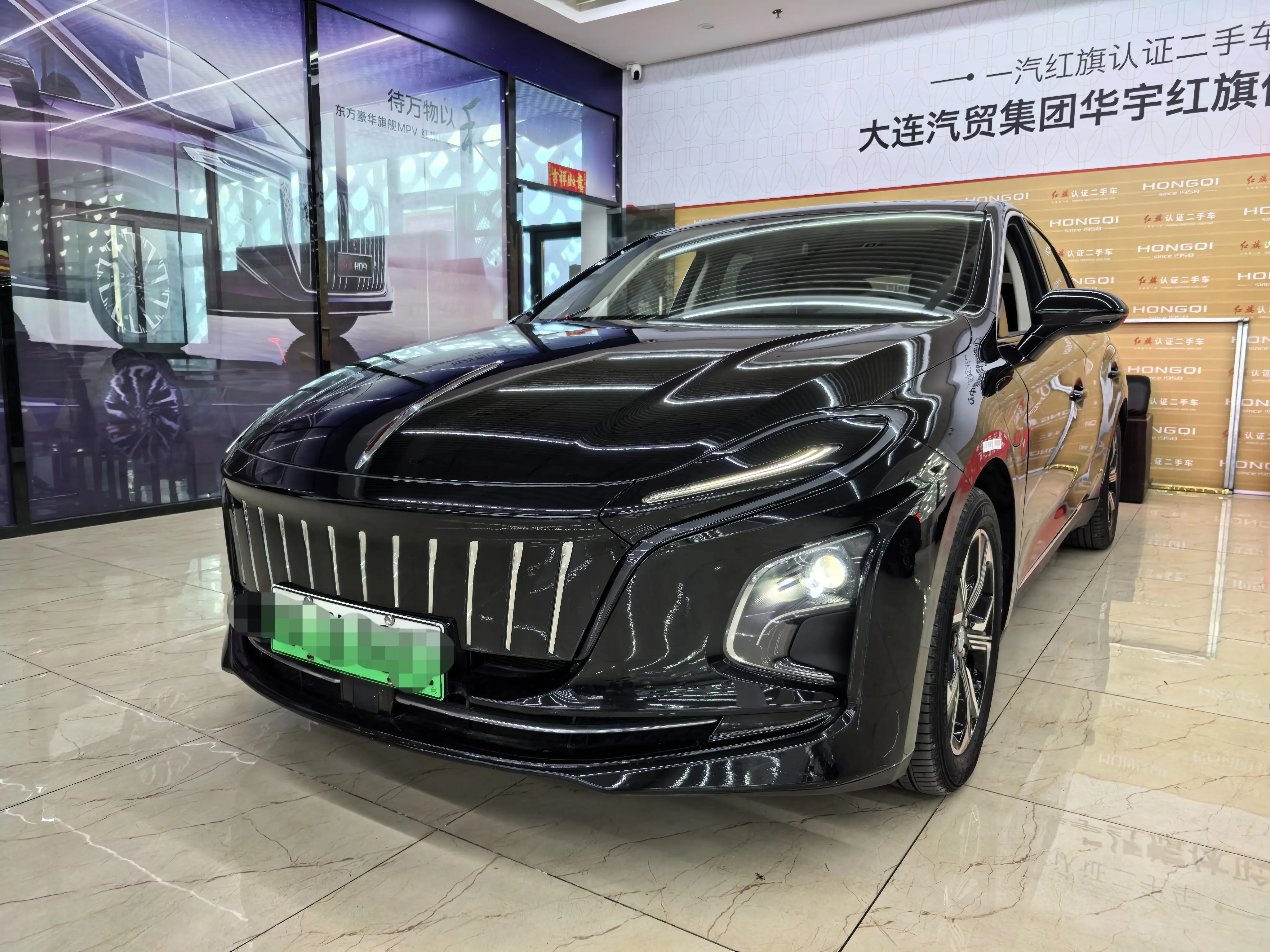 Hongqi E-QM5