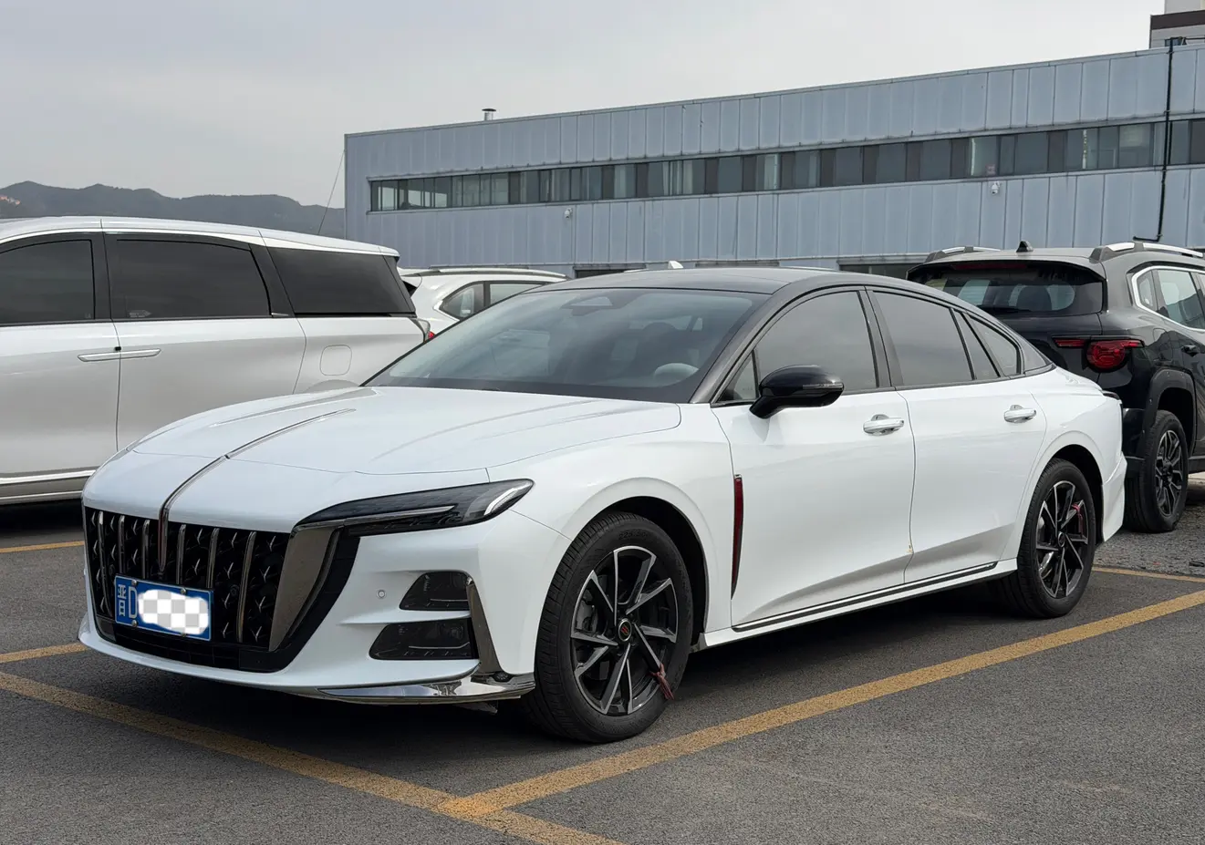 Hongqi H6