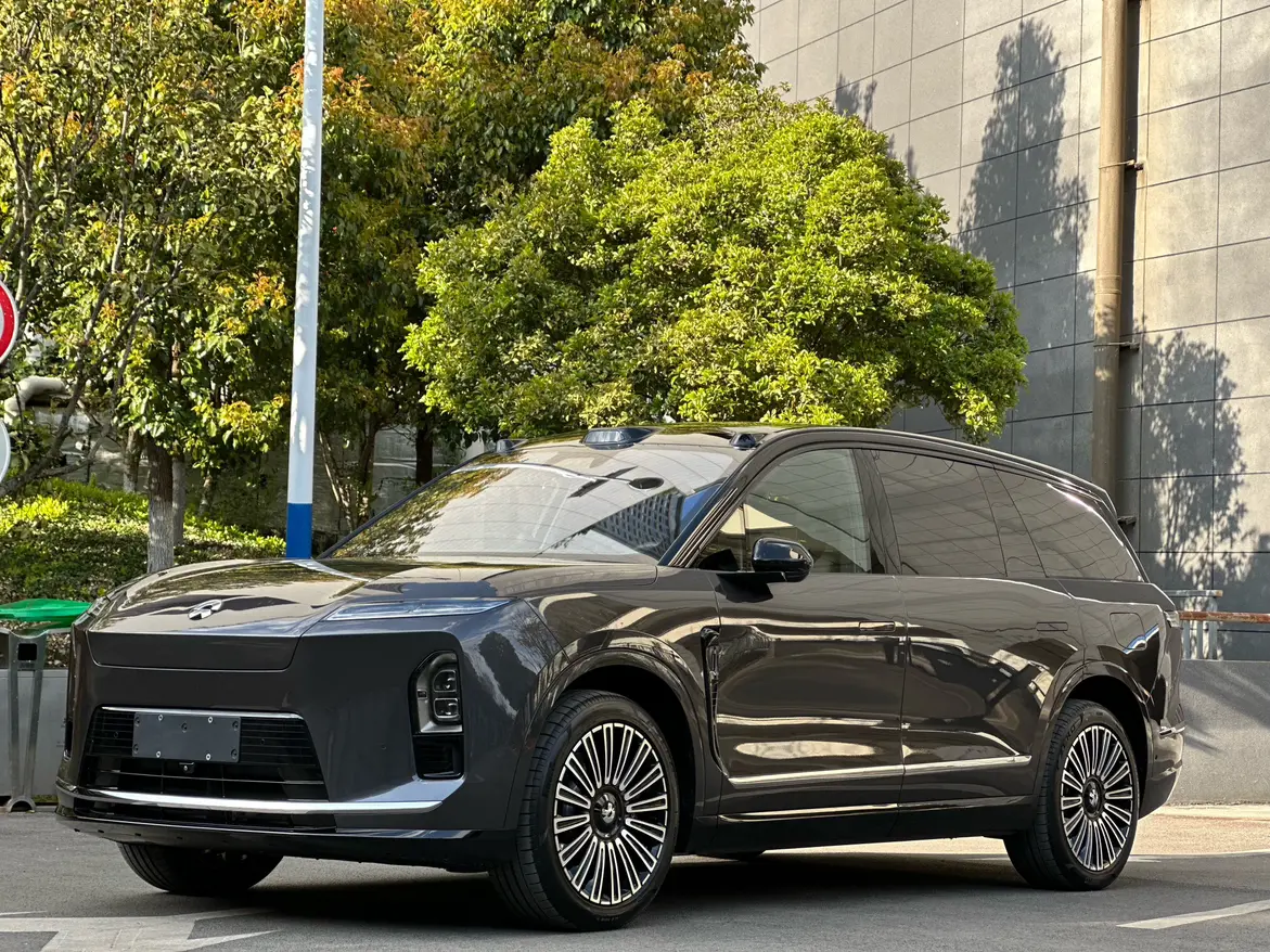 NIO ES8
