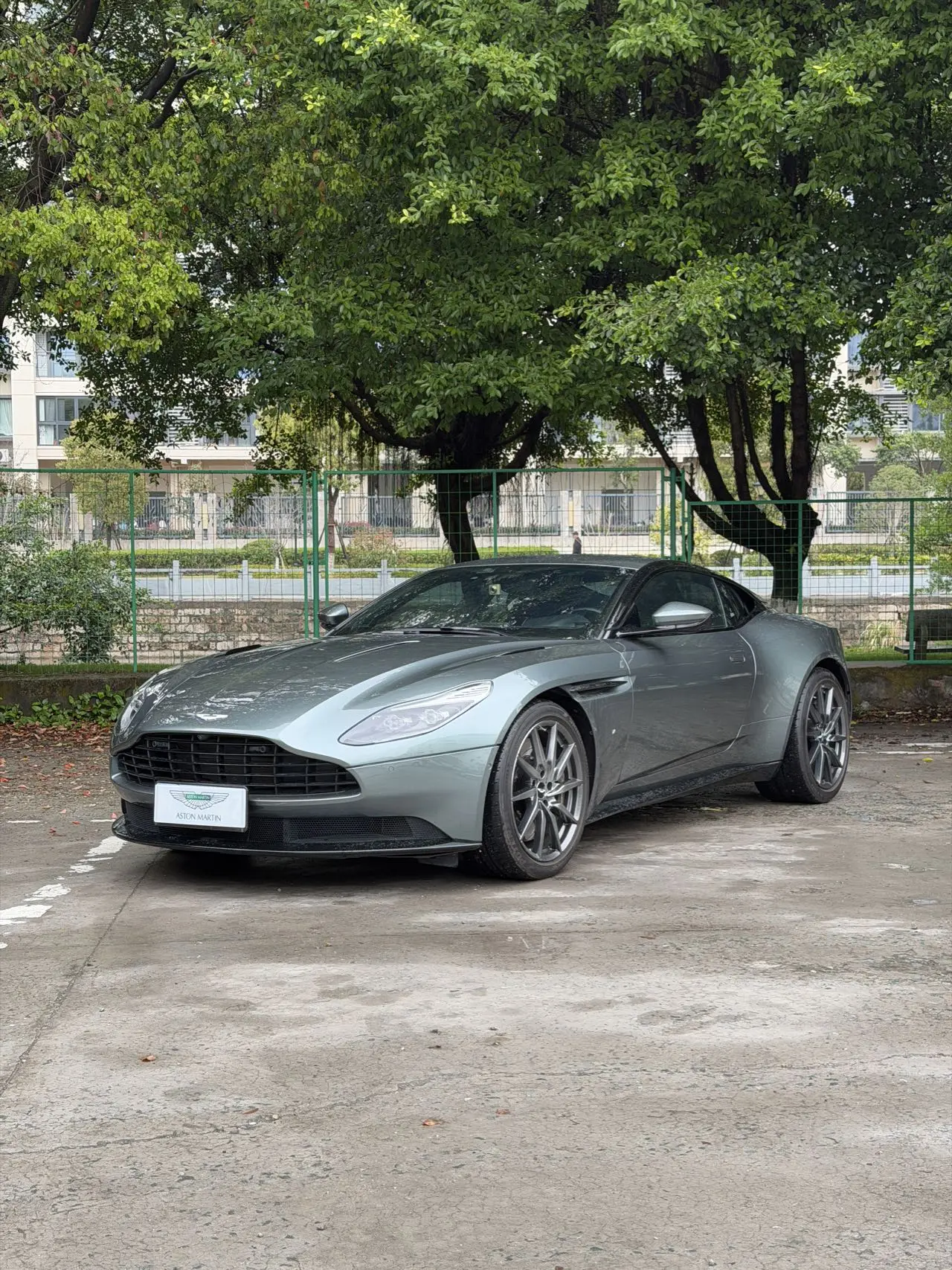 Aston Martin DB11